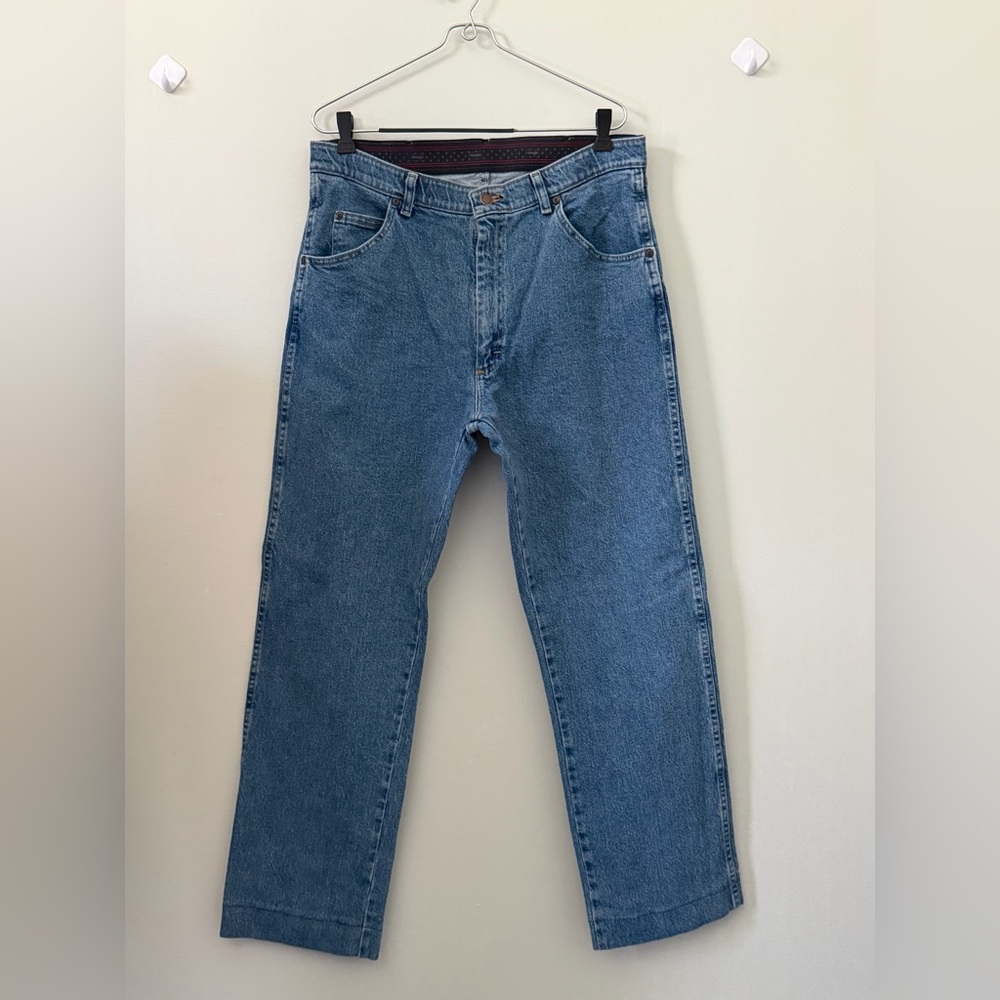 Wrangler Men's Relaxed Fit Denim Jeans in Medium Blue